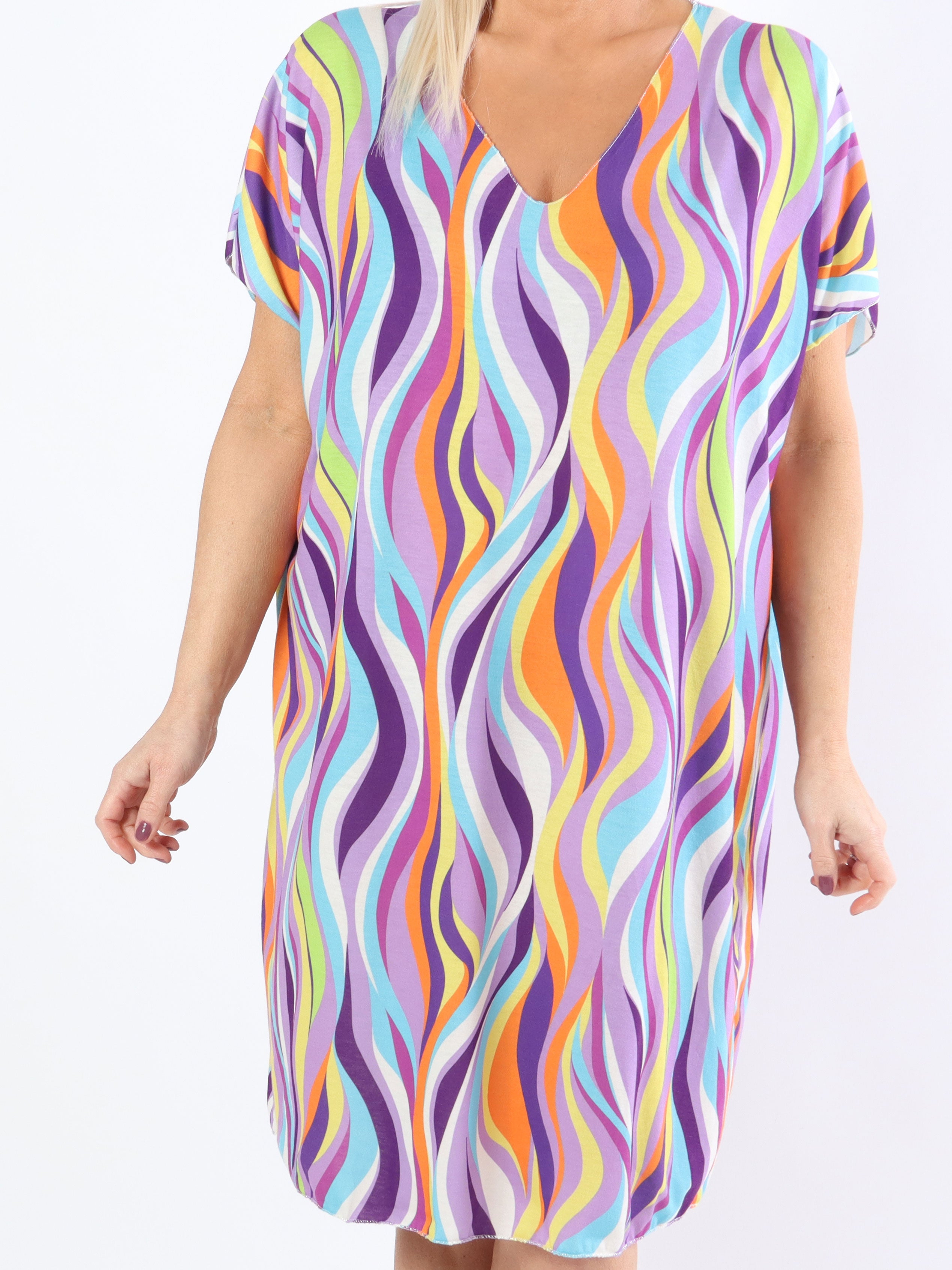 Kirsa Dress - Blød flerfarvet plus size kjole med v-hals